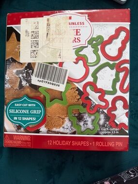 Holiday Cookie Cutters Set with Silicone Grip — Red & Green
